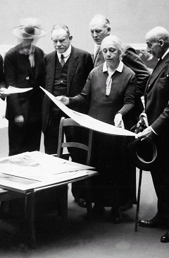 kollwitz_1927_in_preuss_akademie_240px